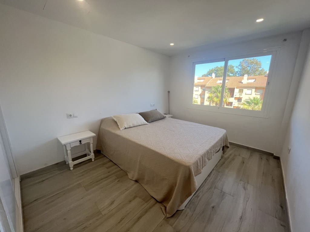 1 quarto Apartamento para arrendar em Carib Playa com piscina - 1 400 € (Ref: 9658322)