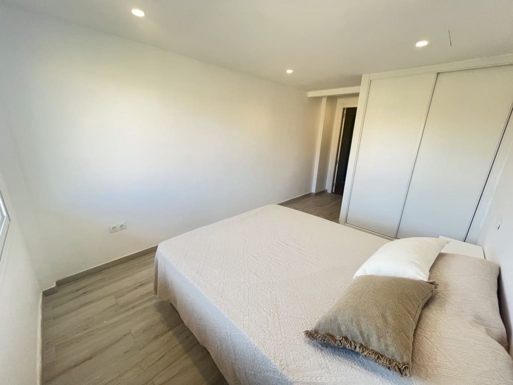 1 quarto Apartamento para arrendar em Carib Playa com piscina - 1 400 € (Ref: 9658322)