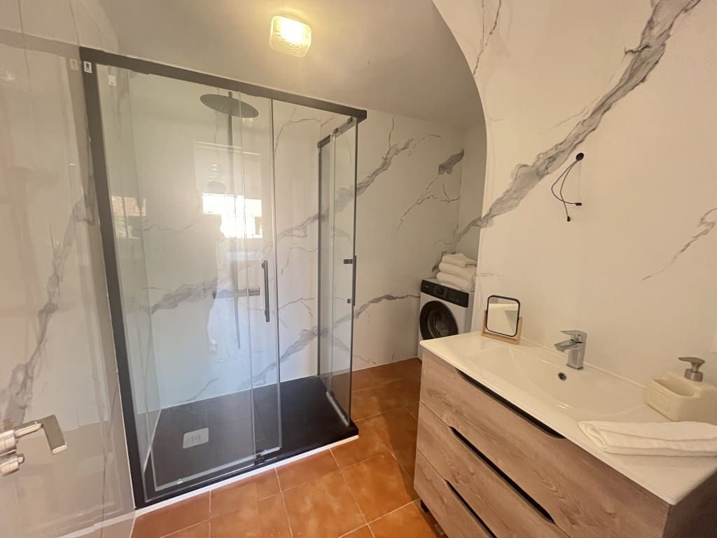 1 quarto Apartamento para arrendar em Carib Playa com piscina - 1 400 € (Ref: 9658322)
