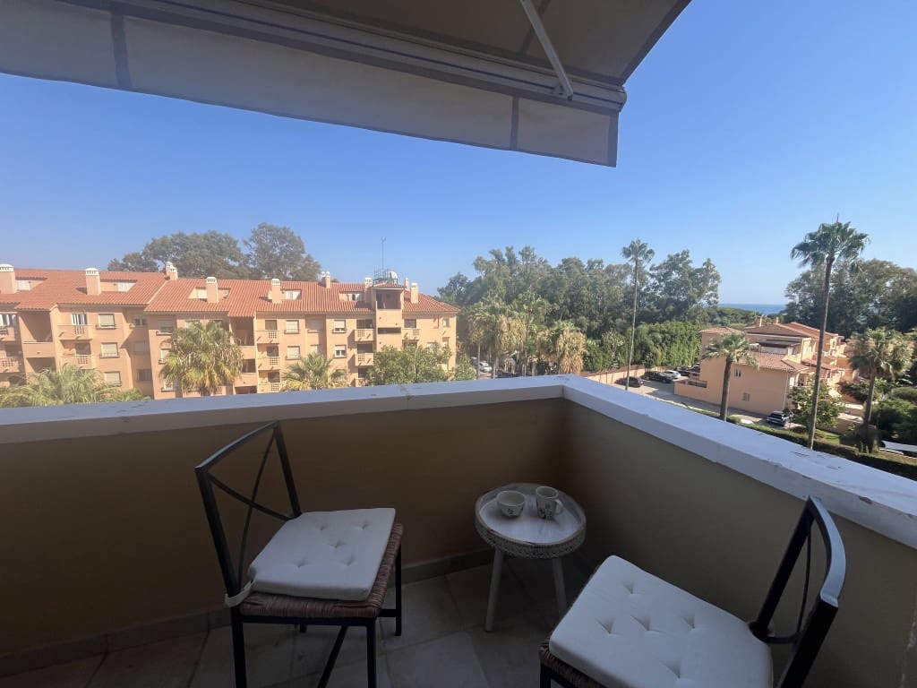 1 quarto Apartamento para arrendar em Carib Playa com piscina - 1 400 € (Ref: 9658322)