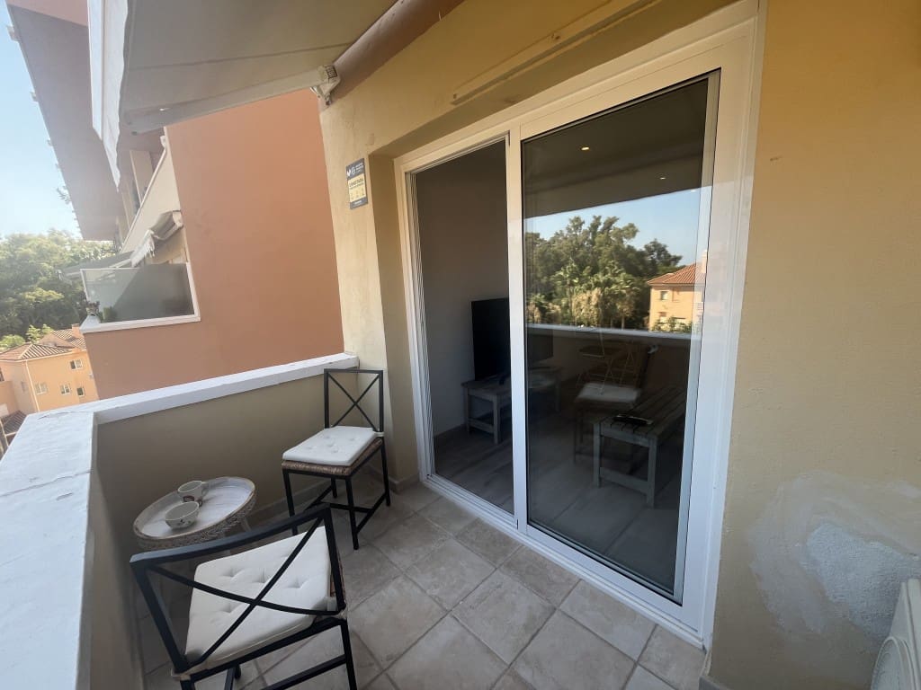 1 quarto Apartamento para arrendar em Carib Playa com piscina - 1 400 € (Ref: 9658322)