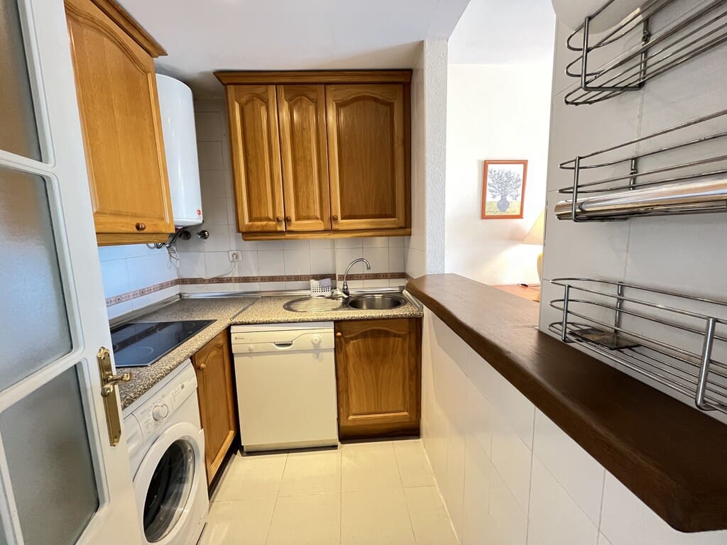 1 bedroom Apartment for rent in Marbella with pool - € 1,400 (Ref: 9714497)