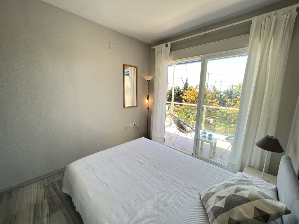 1 bedroom Apartment for rent in Marbella with pool - € 1,400 (Ref: 9714497)