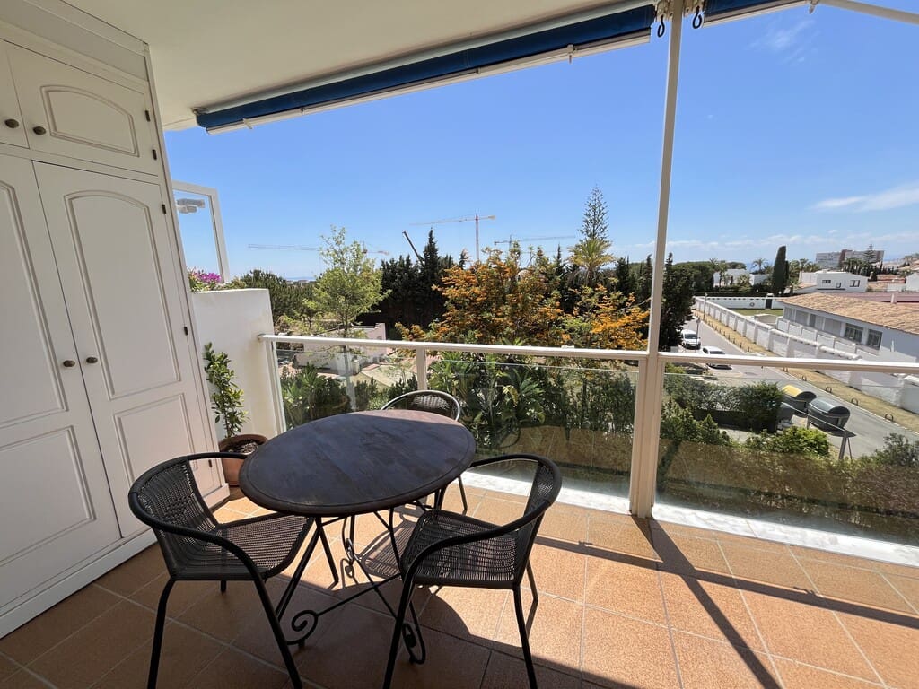 1 bedroom Apartment for rent in Marbella with pool - € 1,400 (Ref: 9714497)