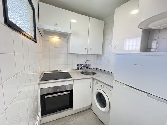 Studio for rent in Marbesa, Marbella with pool - € 850 (Ref: 9721088)