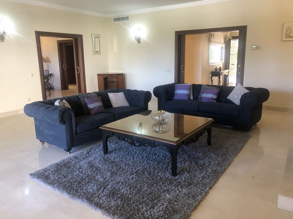 5 bedroom Villa for rent in Las Chapas with pool garage - € 10,000 (Ref: 9790784)