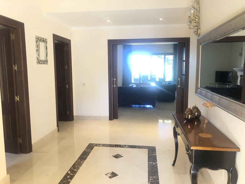 5 bedroom Villa for rent in Las Chapas with pool garage - € 10,000 (Ref: 9790784)