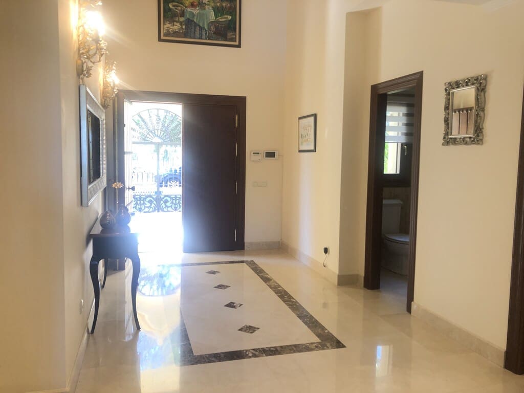 5 bedroom Villa for rent in Las Chapas with pool garage - € 10,000 (Ref: 9790784)