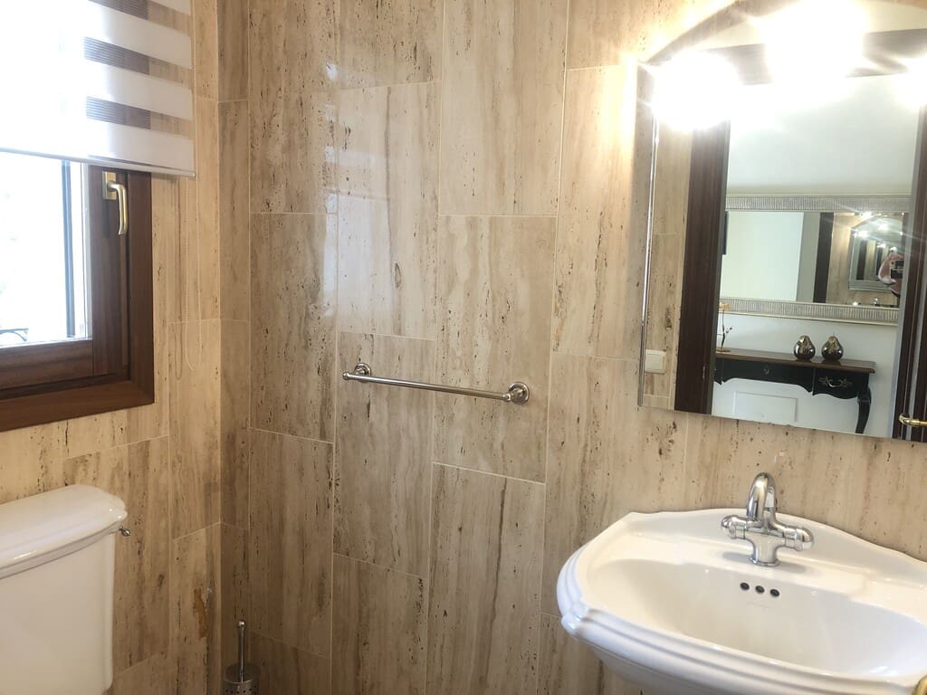 5 bedroom Villa for rent in Las Chapas with pool garage - € 10,000 (Ref: 9790784)