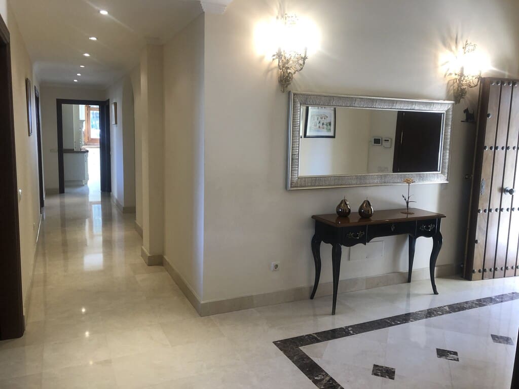 5 bedroom Villa for rent in Las Chapas with pool garage - € 10,000 (Ref: 9790784)