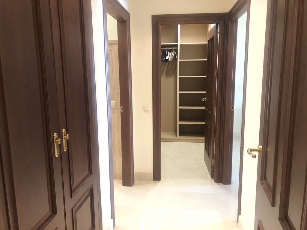 5 bedroom Villa for rent in Las Chapas with pool garage - € 10,000 (Ref: 9790784)