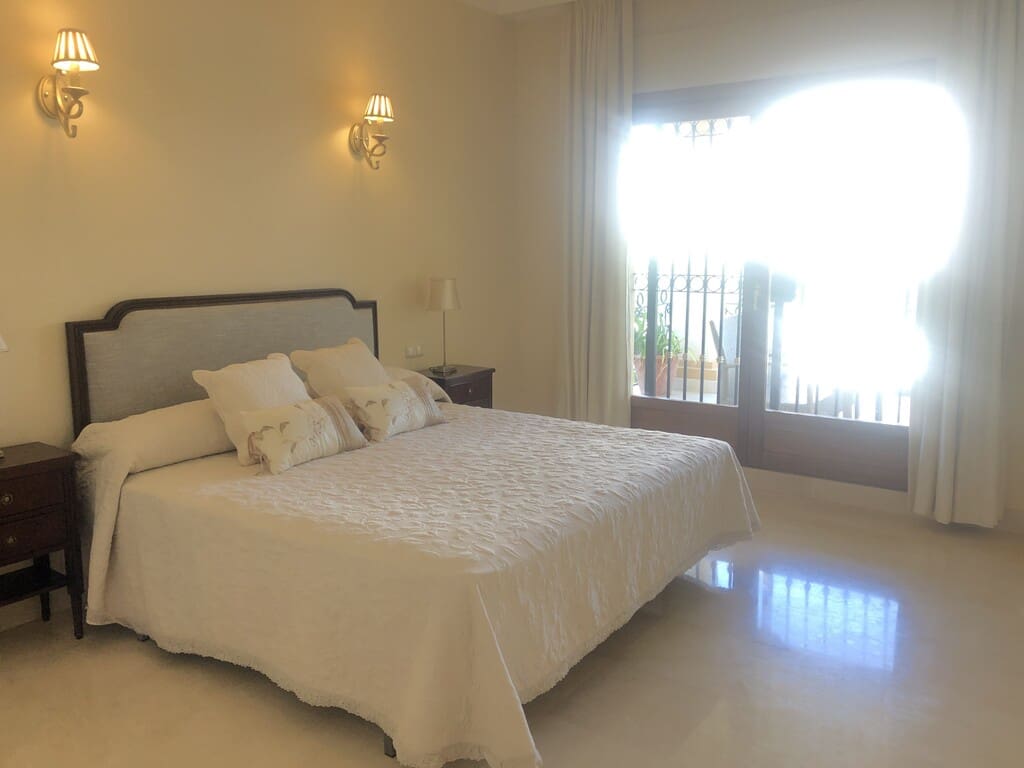 5 bedroom Villa for rent in Las Chapas with pool garage - € 10,000 (Ref: 9790784)