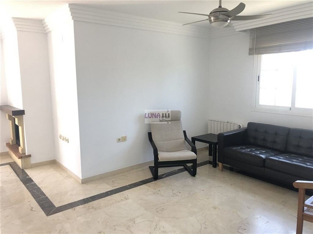 3 quarto Penthouse para arrendar em Rio Real com piscina garagem - 2 800 € (Ref: 9796194)