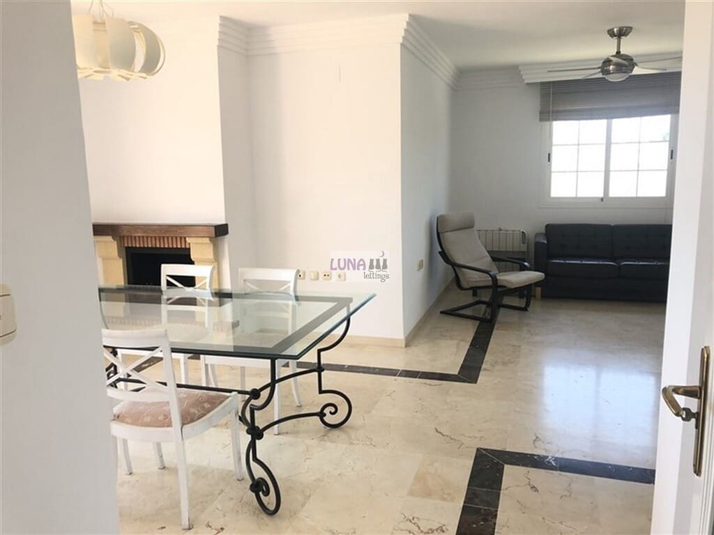 3 quarto Penthouse para arrendar em Rio Real com piscina garagem - 2 800 € (Ref: 9796194)