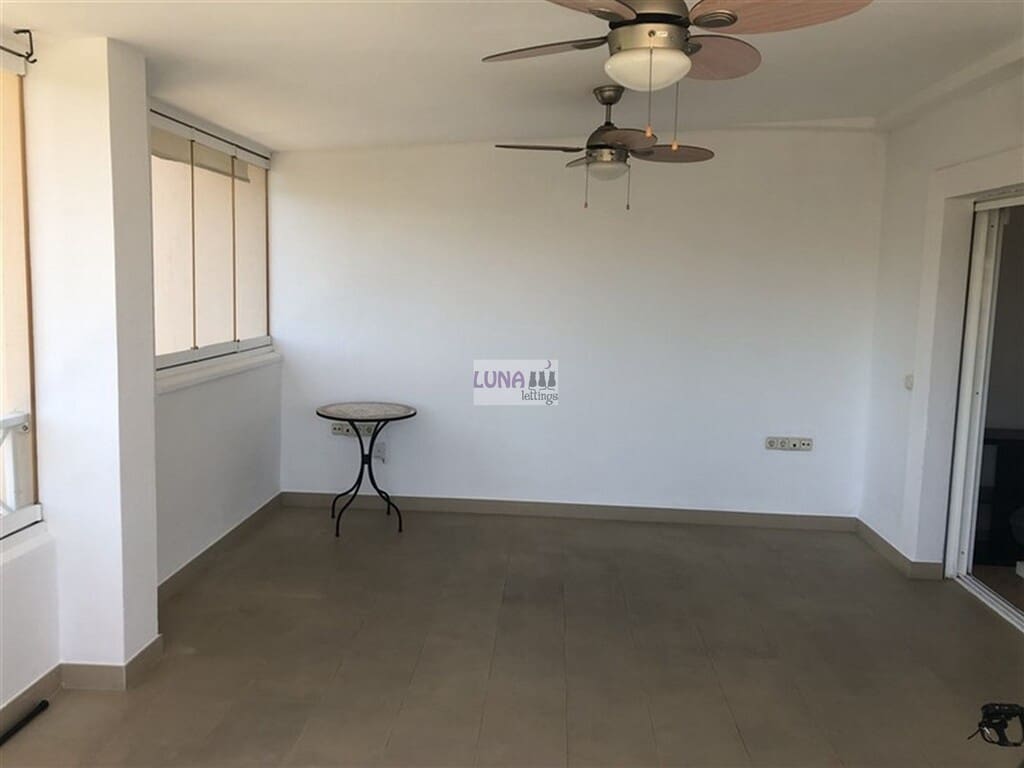 3 quarto Penthouse para arrendar em Rio Real com piscina garagem - 2 800 € (Ref: 9796194)