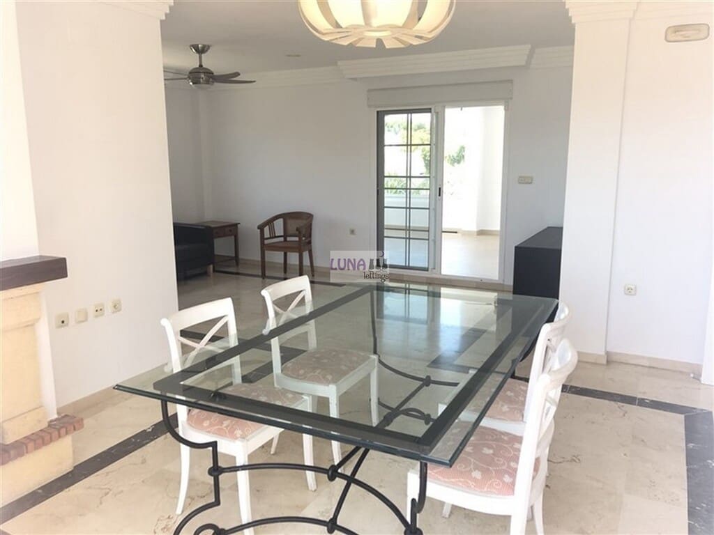 3 quarto Penthouse para arrendar em Rio Real com piscina garagem - 2 800 € (Ref: 9796194)