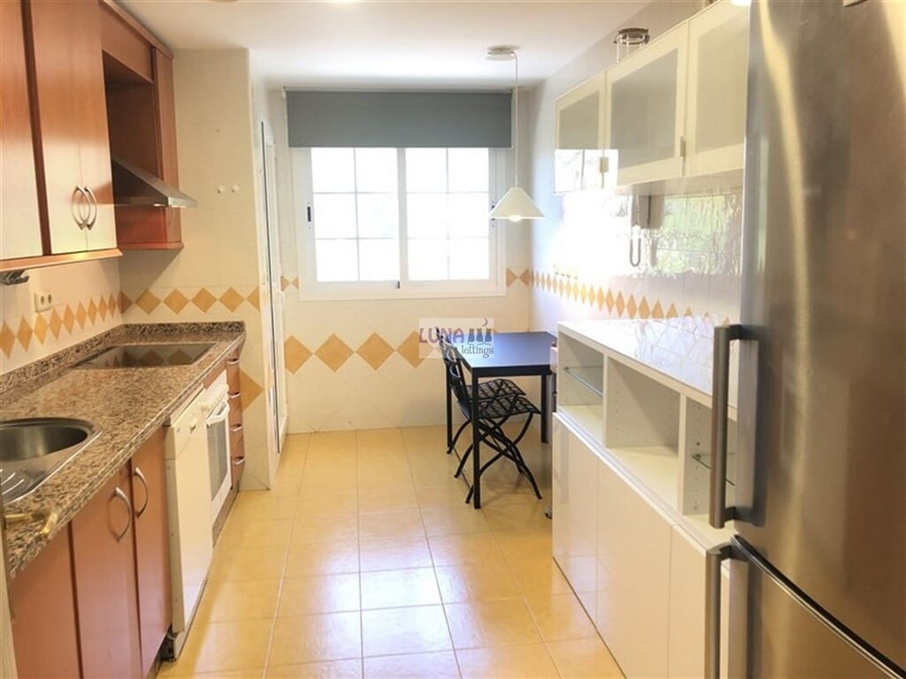 3 quarto Penthouse para arrendar em Rio Real com piscina garagem - 2 800 € (Ref: 9796194)