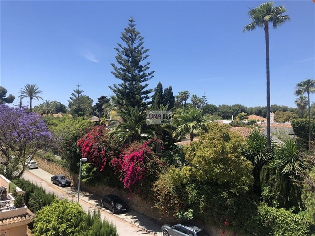 3 quarto Penthouse para arrendar em Rio Real com piscina garagem - 2 800 € (Ref: 9796194)