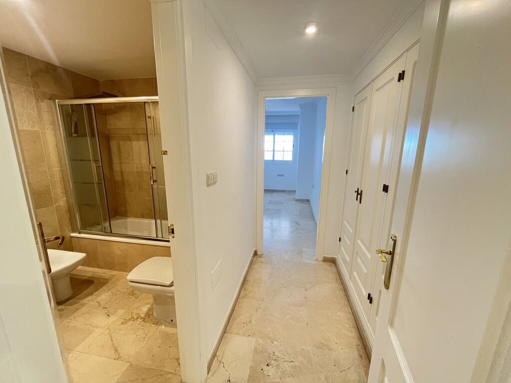 3 soveværelse Penthouse til leje i Rio Real med swimmingpool garage - € 2.400 (Ref: 9796194)