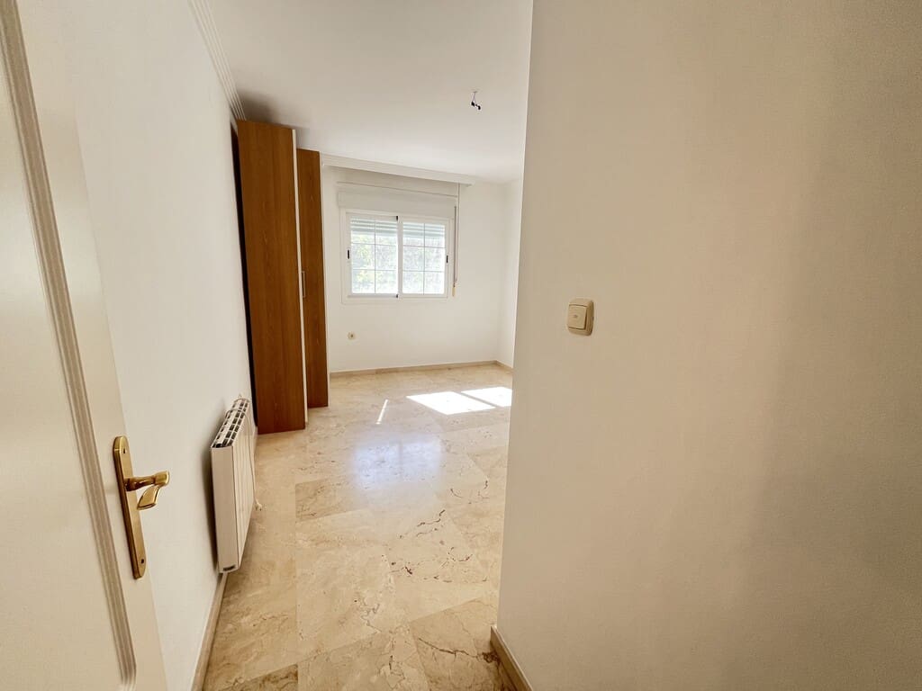 3 soveværelse Penthouse til leje i Rio Real med swimmingpool garage - € 2.400 (Ref: 9796194)