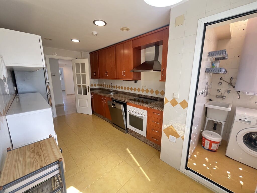 3 soveværelse Penthouse til leje i Rio Real med swimmingpool garage - € 2.400 (Ref: 9796194)
