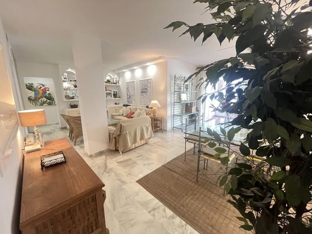 3 bedroom Beach Apartment for rent in Elviria, Marbella with pool - € 1,900 (Ref: 9912696)