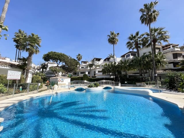 3 bedroom Beach Apartment for rent in Elviria, Marbella with pool - € 1,900 (Ref: 9912696)