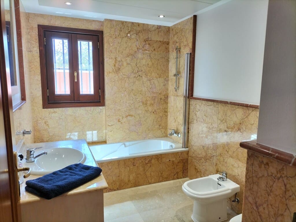 4 Zimmer Villa zu verkaufen in Marbella mit Pool Garage - 4.000.000 € (Ref: 9933679)