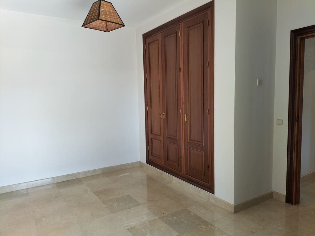 4 Zimmer Villa zu verkaufen in Marbella mit Pool Garage - 4.000.000 € (Ref: 9933679)