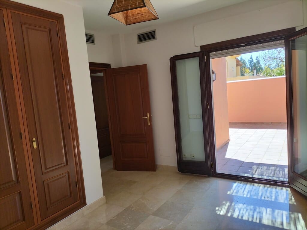 4 Zimmer Villa zu verkaufen in Marbella mit Pool Garage - 4.000.000 € (Ref: 9933679)