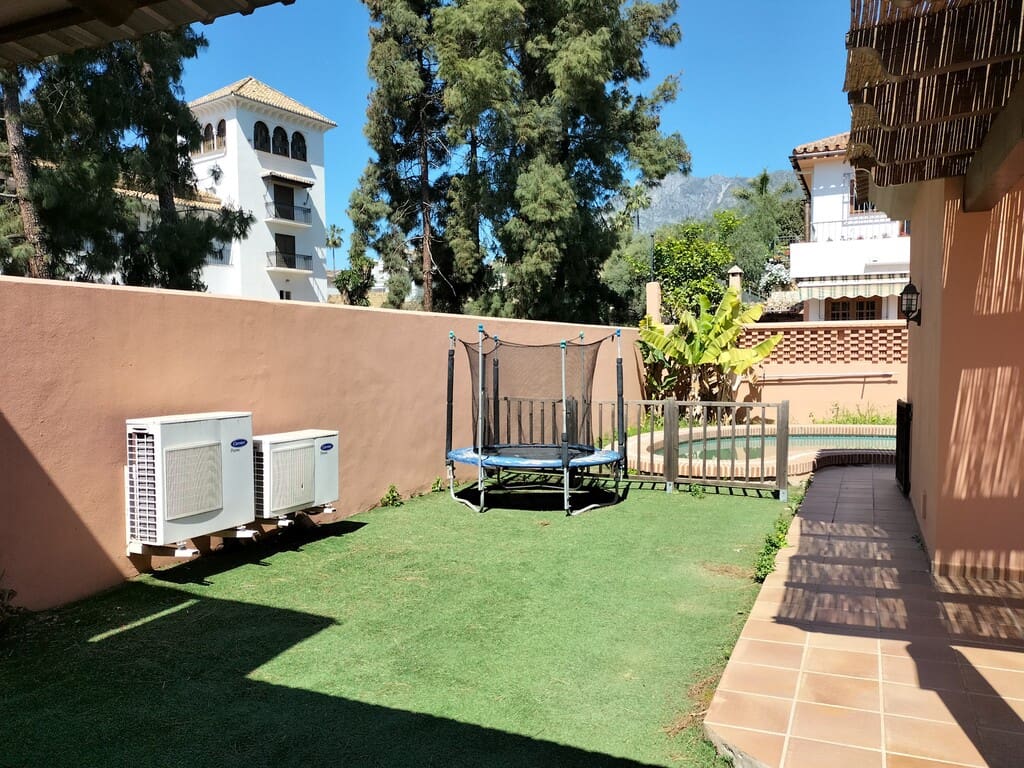 4 Zimmer Villa zu verkaufen in Marbella mit Pool Garage - 4.000.000 € (Ref: 9933679)
