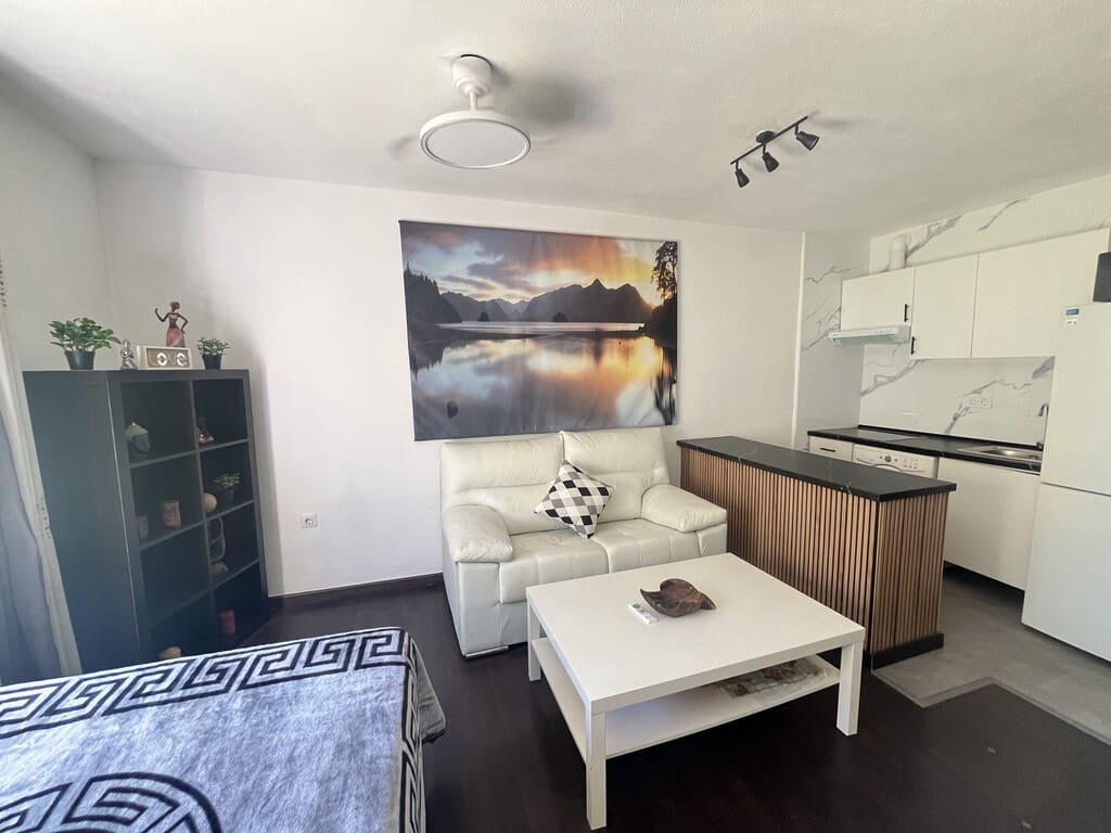 Studio till salu i Las Chapas med pool - 199 500 € (Ref: 9962261)