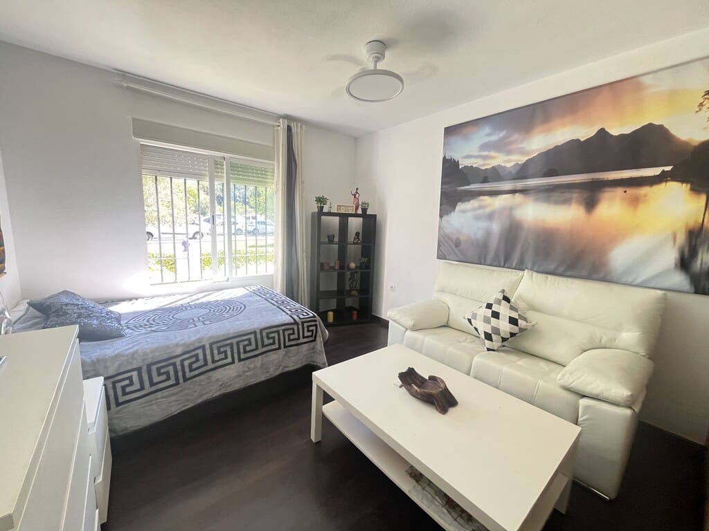 Studio till salu i Las Chapas med pool - 199 500 € (Ref: 9962261)