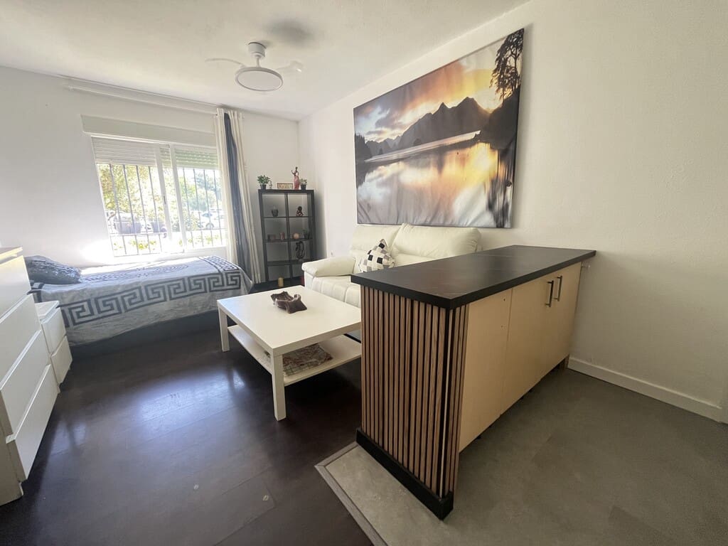 Studio till salu i Las Chapas med pool - 199 500 € (Ref: 9962261)
