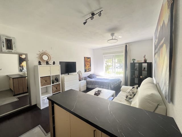 Studio til salg i Las Chapas, Marbella med swimmingpool - € 199.500 (Ref: 9962261)