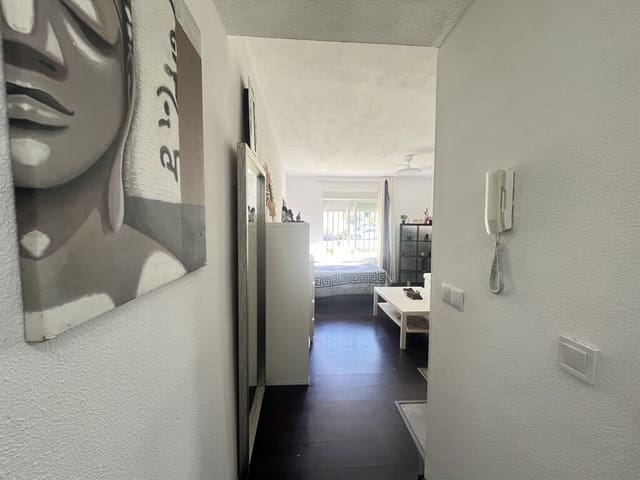 Studio til salg i Las Chapas, Marbella med swimmingpool - € 199.500 (Ref: 9962261)