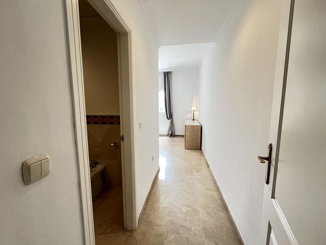 2 sypialnia Apartament na sprzedaż w Nueva Andalucia, Marbella z basenem garażem - 450 000 € (Ref: 9966280)