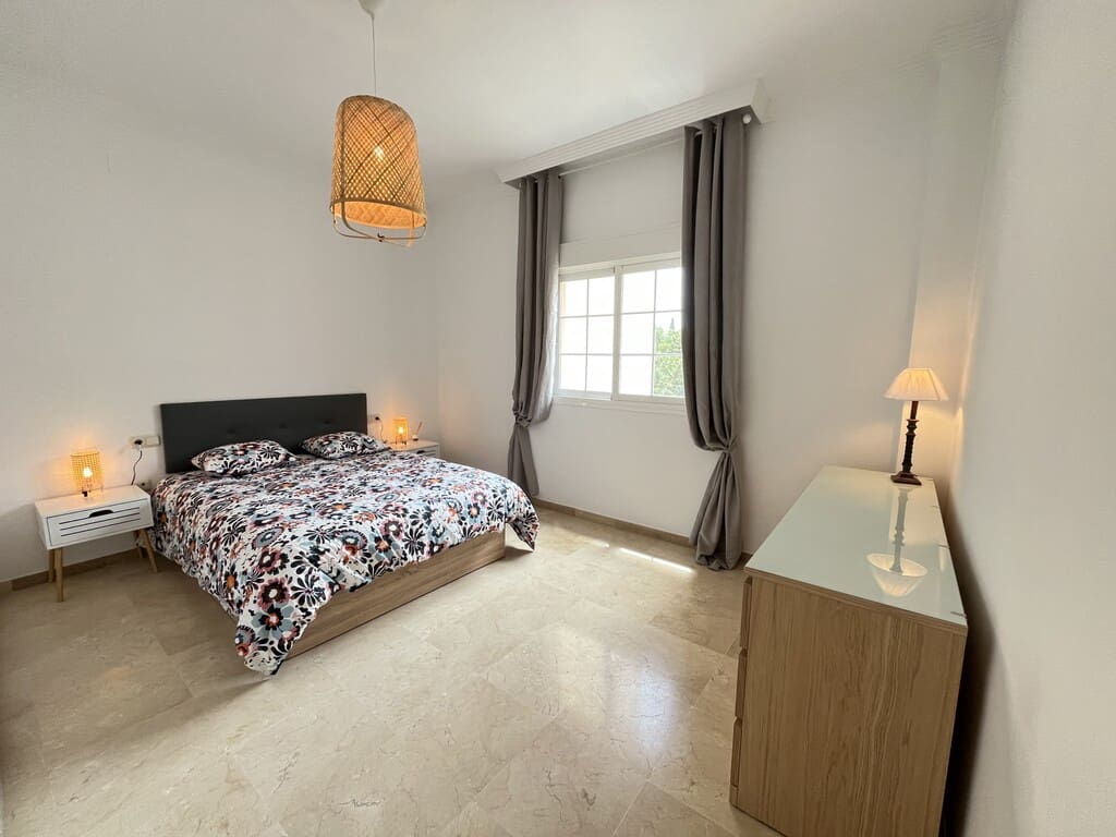 Apartamento de 2 habitaciones en Nueva Andalucia en venta con piscina garaje - 450.000 € (Ref: 9966280)