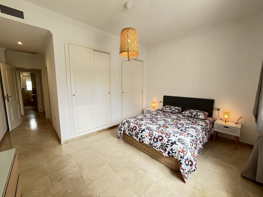 Apartamento de 2 habitaciones en Nueva Andalucia en venta con piscina garaje - 450.000 € (Ref: 9966280)