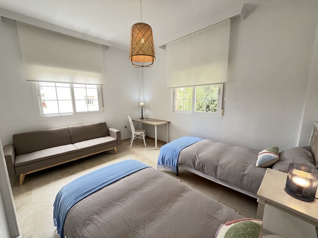 Apartamento de 2 habitaciones en Nueva Andalucia en venta con piscina garaje - 450.000 € (Ref: 9966280)