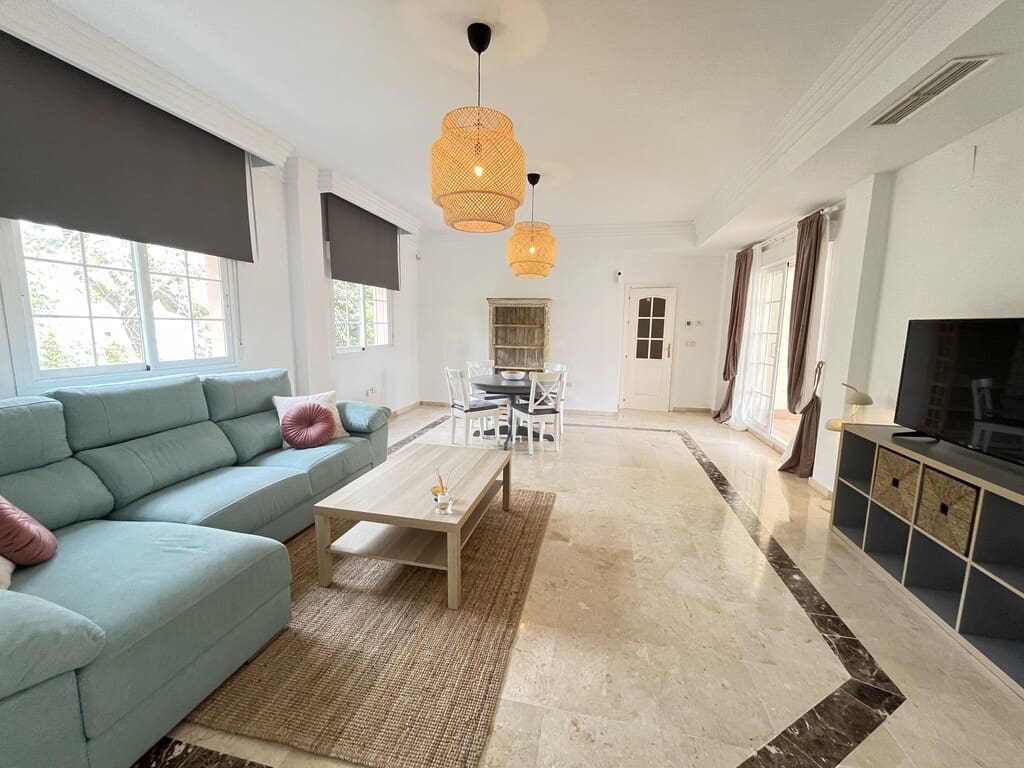 Apartamento de 2 habitaciones en Nueva Andalucia en venta con piscina garaje - 450.000 € (Ref: 9966280)