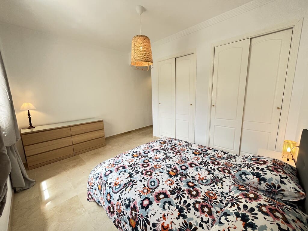 Apartamento de 2 habitaciones en Nueva Andalucia en venta con piscina garaje - 450.000 € (Ref: 9966280)