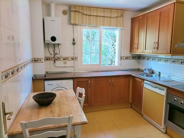 2 sypialnia Apartament na sprzedaż w Nueva Andalucia, Marbella z basenem garażem - 450 000 € (Ref: 9966280)