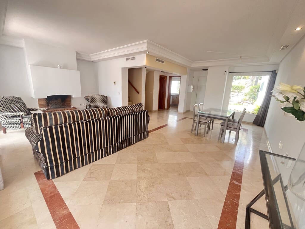 4 bedroom Townhouse for sale in Golden Mile with pool garage - € 1,600,000 (Ref: 9969330)