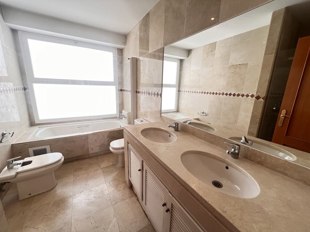 4 bedroom Townhouse for sale in Golden Mile with pool garage - € 1,600,000 (Ref: 9969330)