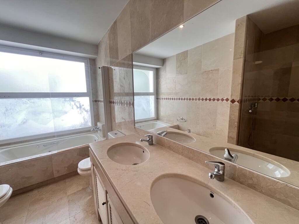 4 bedroom Townhouse for sale in Golden Mile with pool garage - € 1,600,000 (Ref: 9969330)