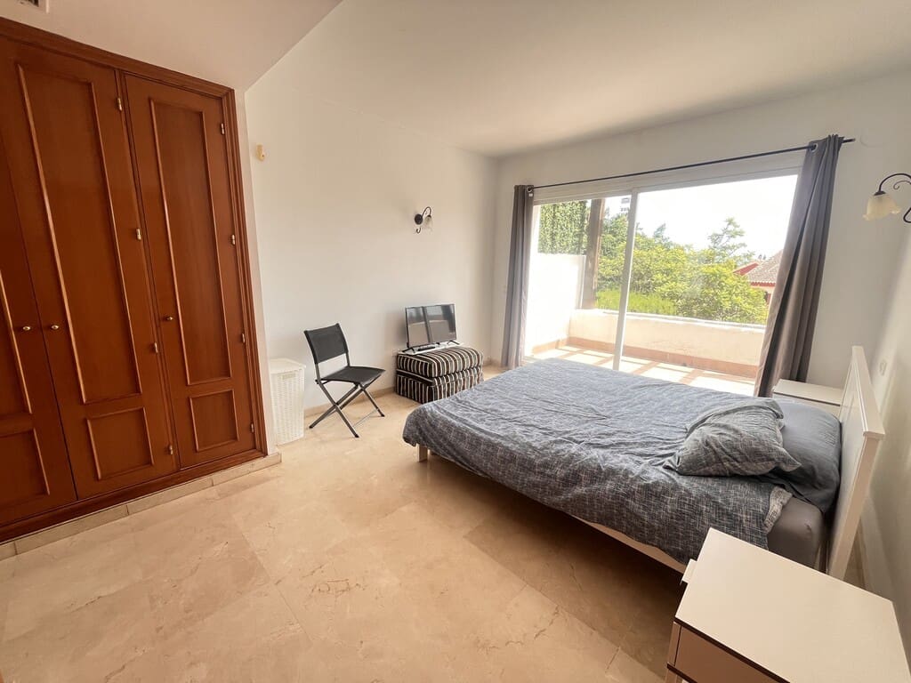 4 bedroom Townhouse for sale in Golden Mile with pool garage - € 1,600,000 (Ref: 9969330)
