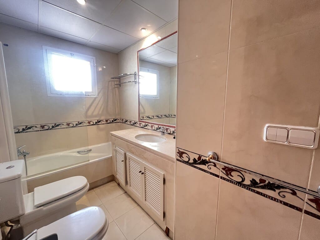 4 bedroom Townhouse for sale in Golden Mile with pool garage - € 1,600,000 (Ref: 9969330)