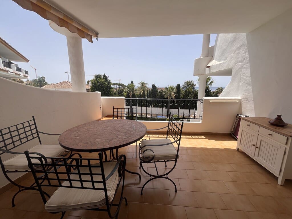3 bedroom Apartment for rent in Marbella with pool garage - € 2,300 (Ref: 9969331)