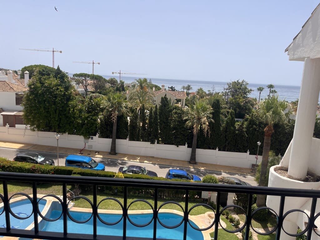 3 bedroom Apartment for rent in Marbella with pool garage - € 2,300 (Ref: 9969331)